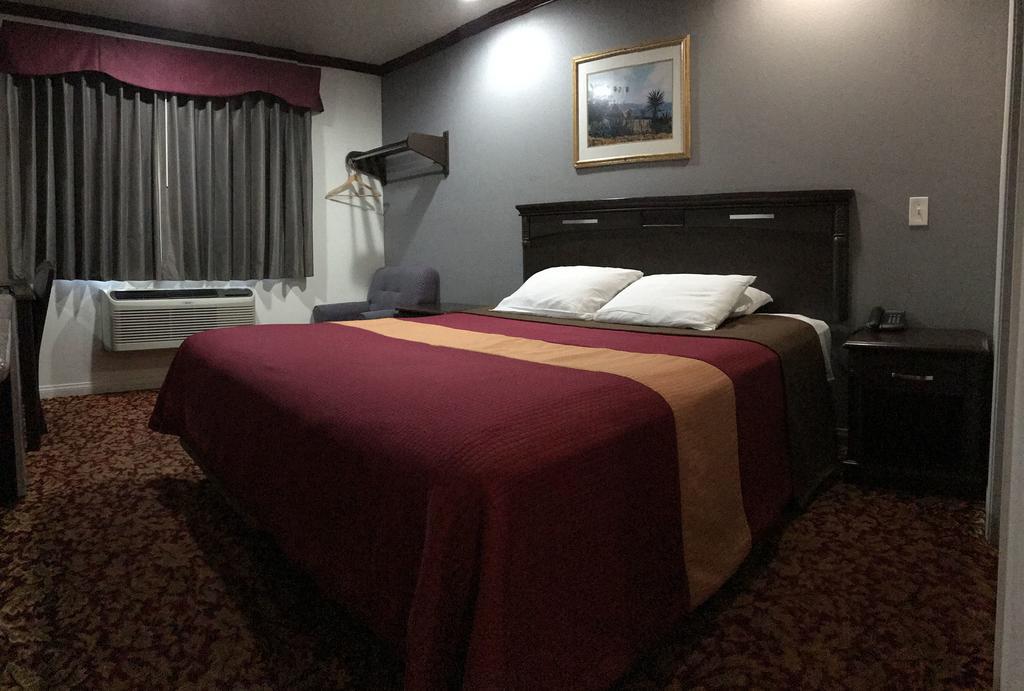 לוס אנג'לס Starlight Inn Canoga Park מראה חיצוני תמונה